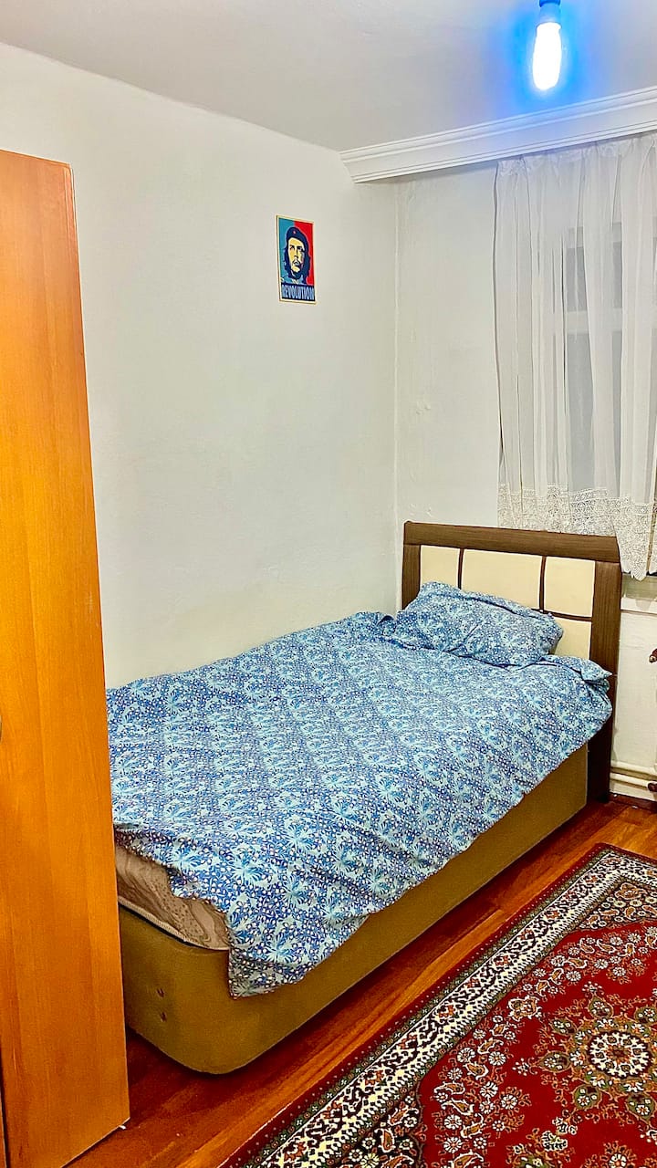 Comfortable  Room In A Quiet And Close Location. - Yenimahalle