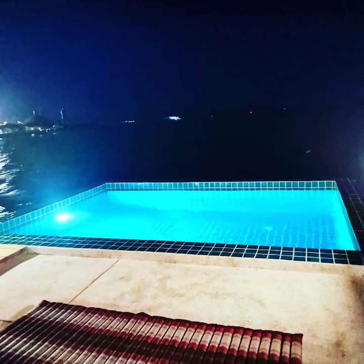 Lantawa Villa: Amazing Villa On The Sea With Pool - Koh Lanta
