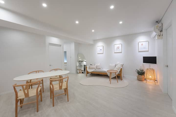Emma(best Location & First Floor, 3 Rooms, 2 Bath) - Myeong-dong