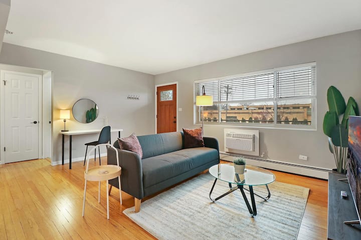 Chic 1br Apt: Spacious Living & Furnished Kitchen - Barrington