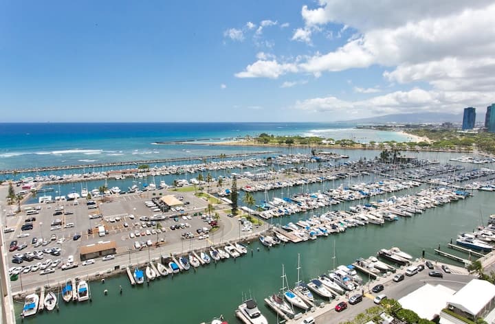 Newly Renovated Luxury Ocean View W/free Parking - Honolulu