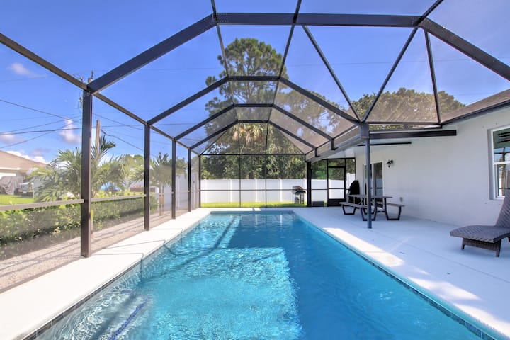 Pristine Newly Heated Pool Home Centrally Located - Sebastian, FL
