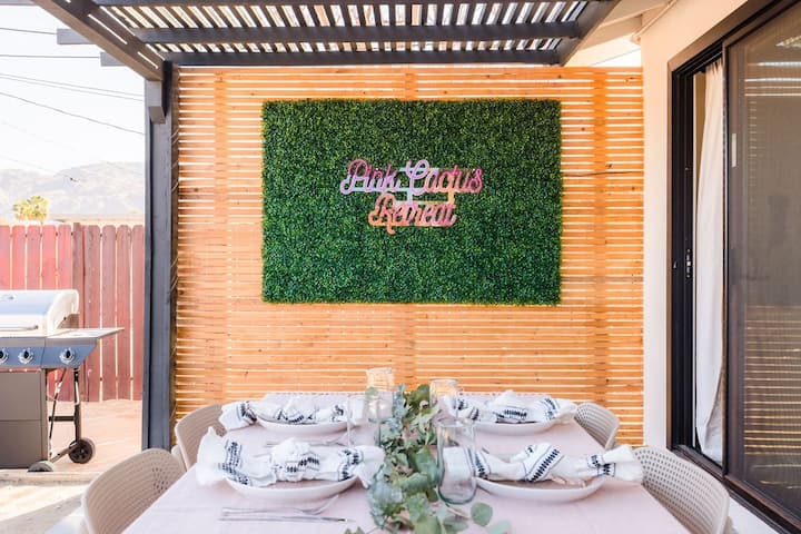 Pink Cactus- King Beds, Ev Charger, Spa & Pool - Twentynine Palms, CA