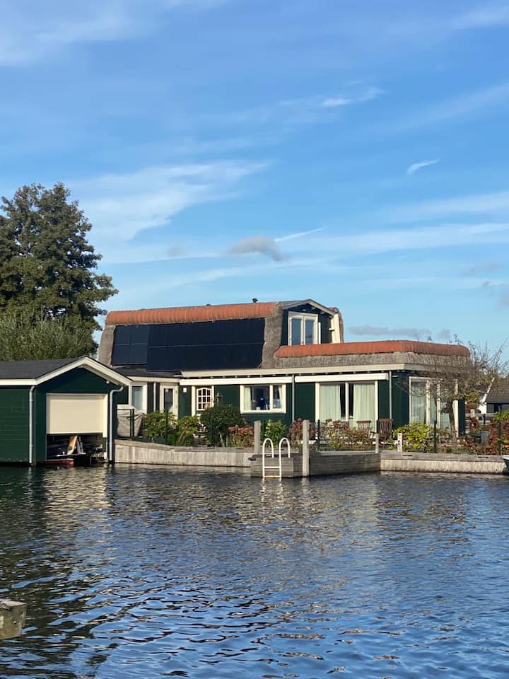 Beautiful Villa Located Directly On The Water! - Maarssen