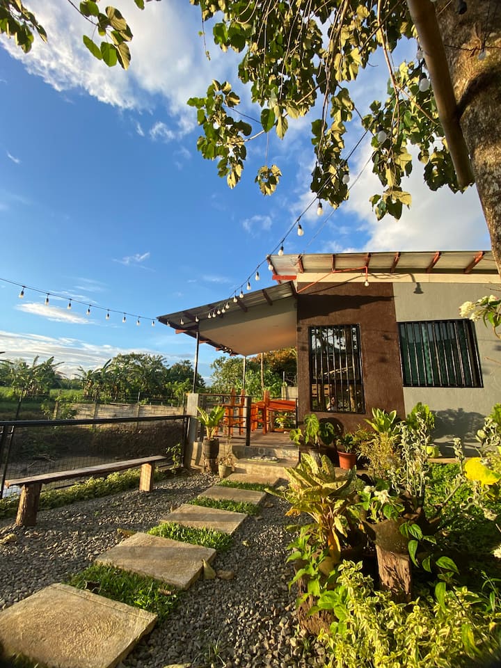 Farmhouse Stay With Green Scenery & Cool Wind - Bago City