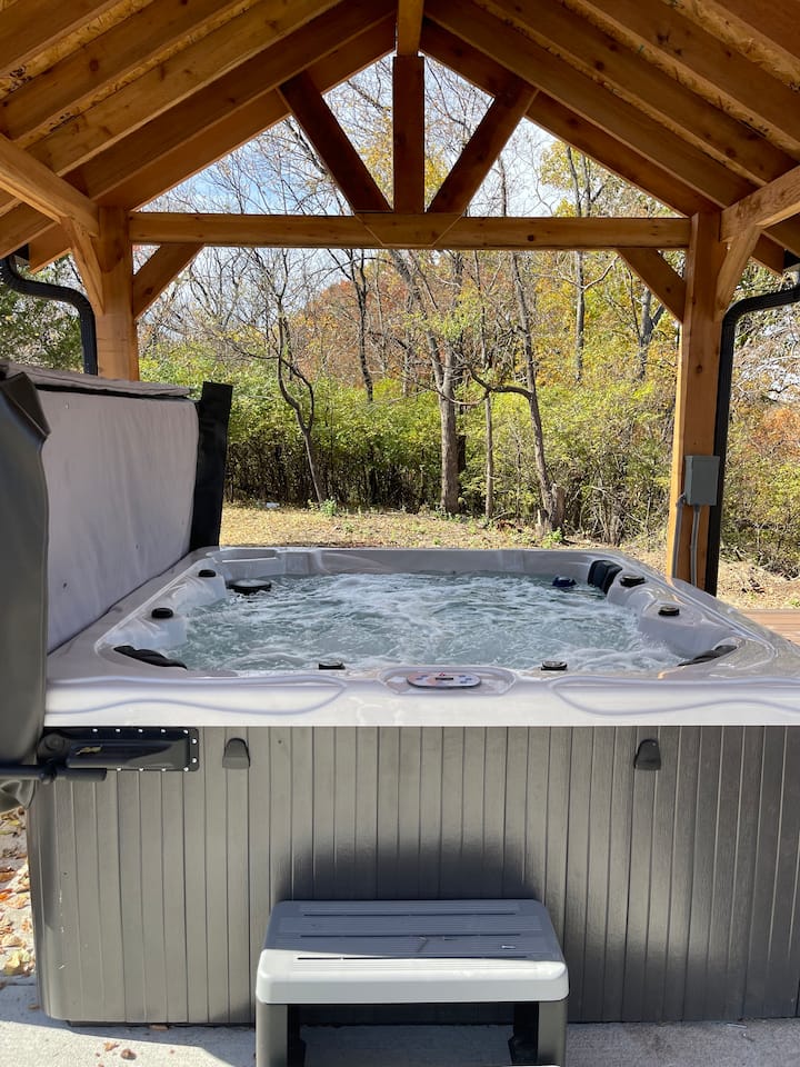 Newly Remodeled, Private House/ New Jacuzzi-mins From Highway - Kansas City, MO