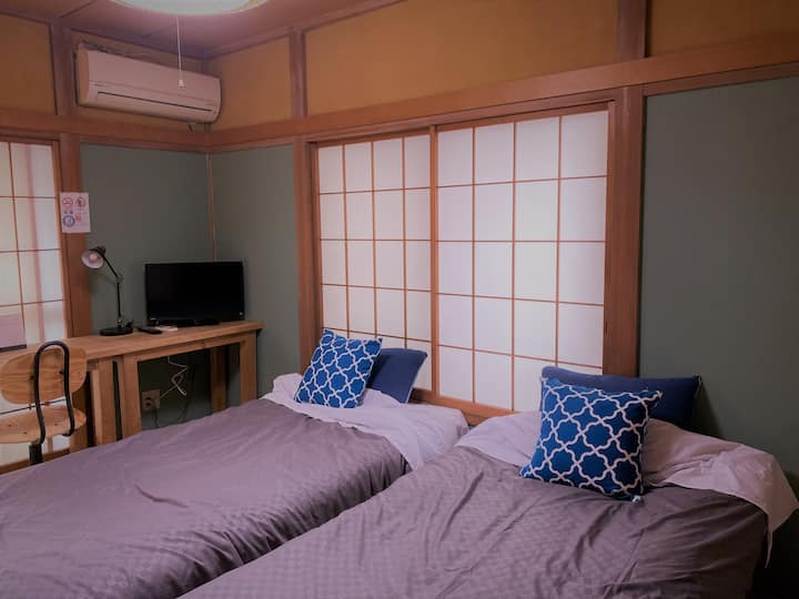 ２０２室ー池袋駅へアクセスやすい都会の静かな住宅街にある個室（シングルベッドX２、デスクあり） - Fujimi