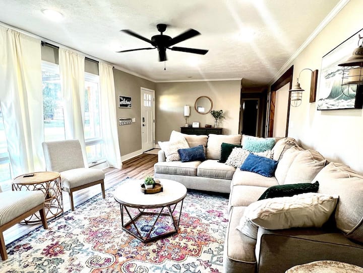 Adorable House Just Minutes From Campus! - Starkville