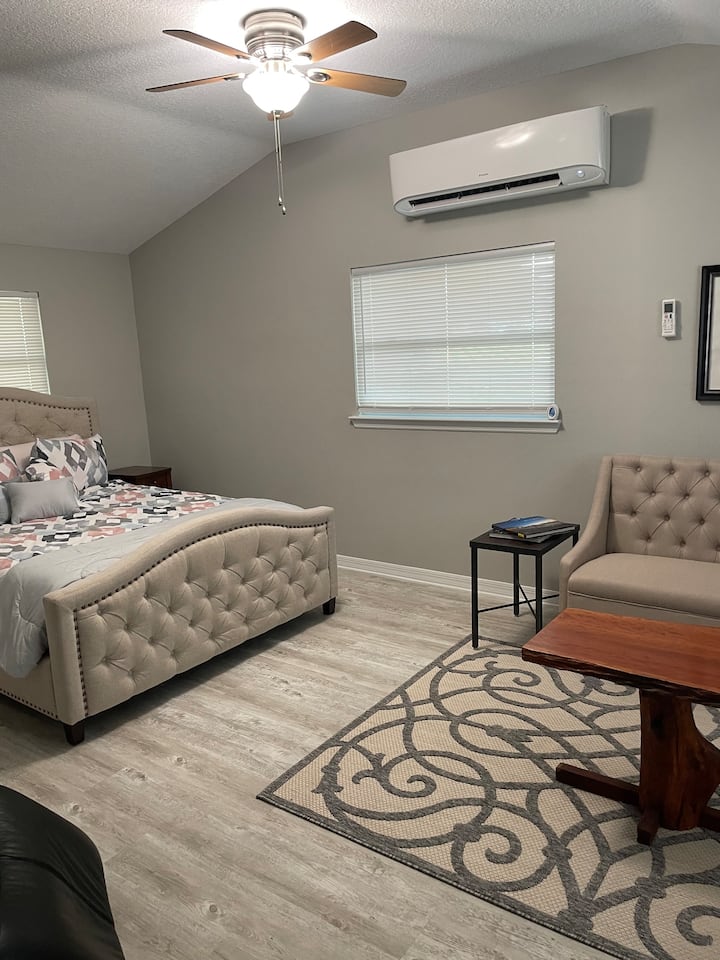 "Peaceful Downtown Studio, Ideal For All Stays" - Clermont, FL