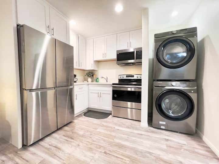 Brand New 1 Br Guest House, Laundry, Gated Parking - Lancaster, CA