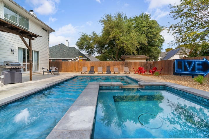Sun Filled Home W/ Gorgeous Pool/hottub. Gameroom! - Round Rock, TX