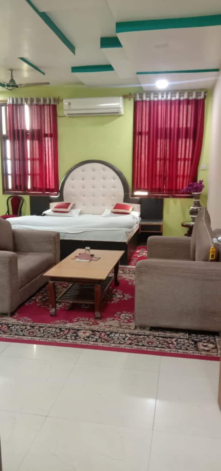 Jaya Palace Hotel By Wb Inn - Dholpur