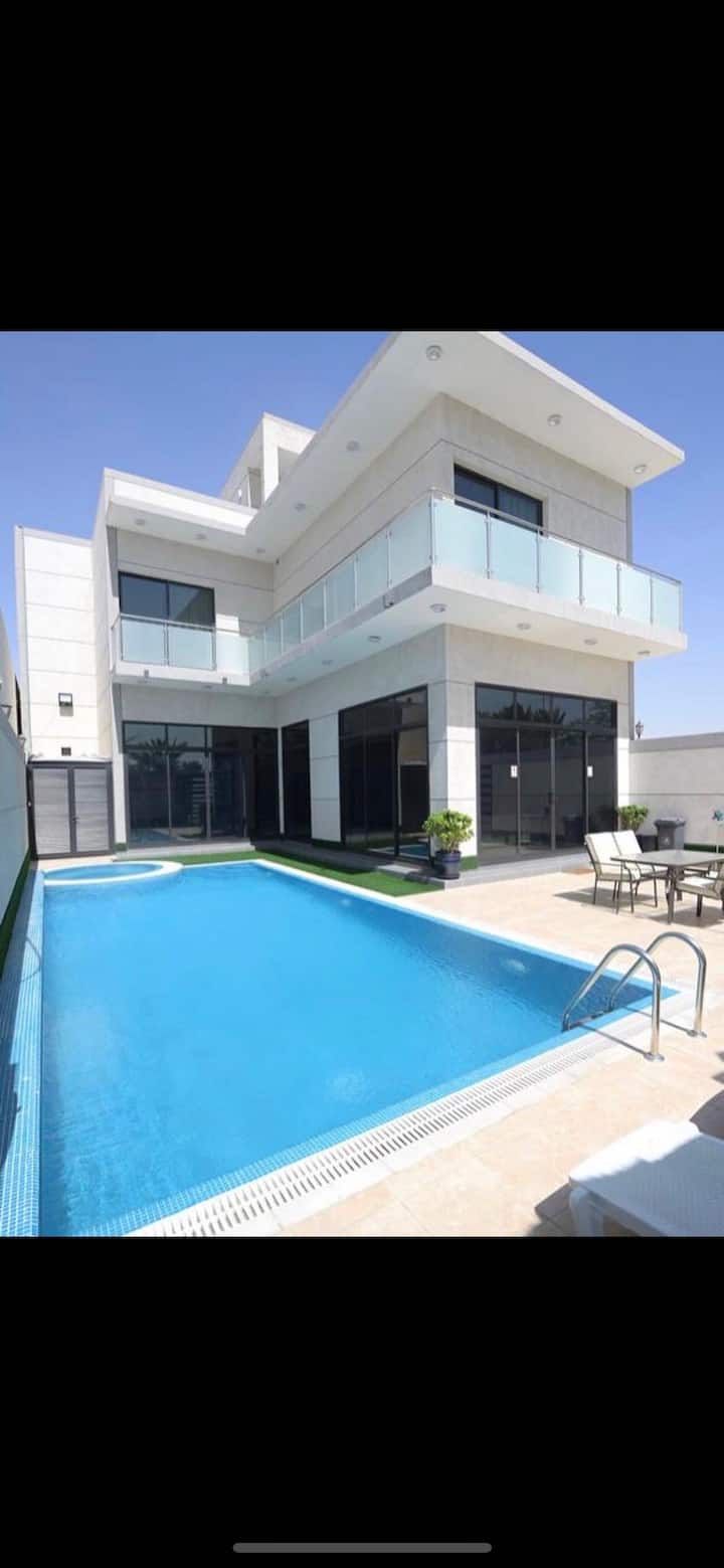 Luxurious 3-bedroom Villa - Bahrain
