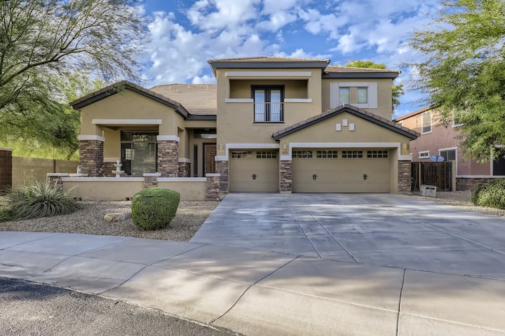 Spacious Home In The Heart Of The West Valley - Avondale, AZ