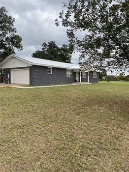 Cozy Country Home With 3 Bedrooms 2 Baths - Lake Comanche, TX