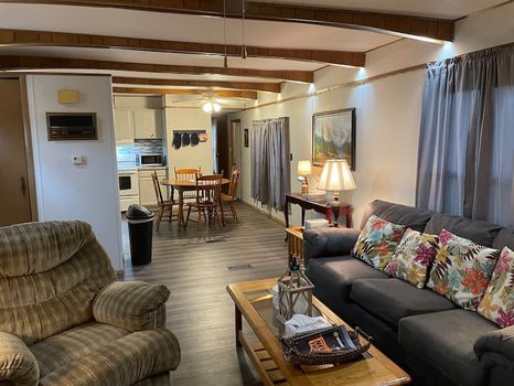 Eagle Lake, Winslow airbnb, hotels and vacation rentals