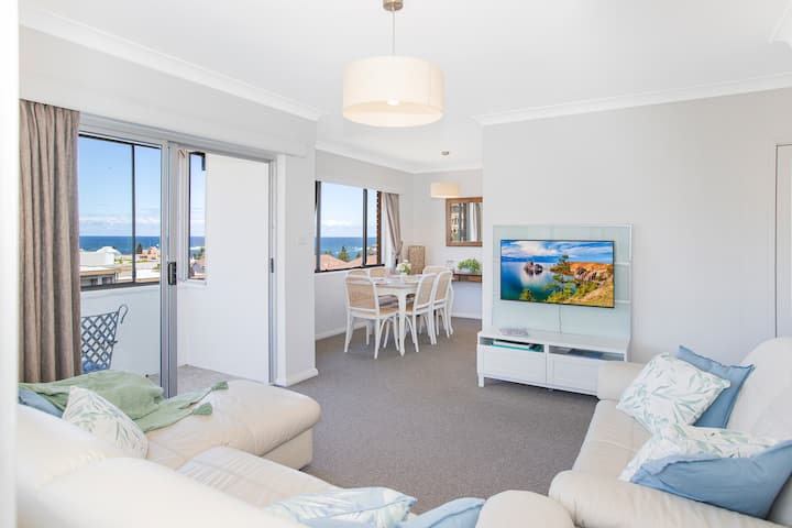 Coogee Beach Apartment With Ocean Views - Moore Park