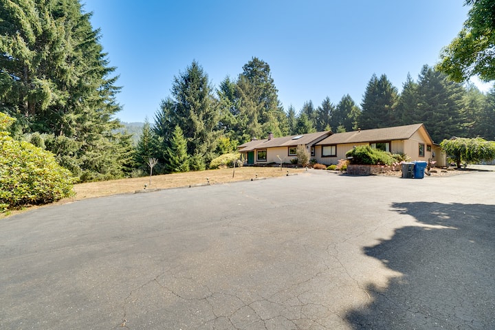 Spacious Golf Course Home With Chefs Kitchen. - Arcata, CA