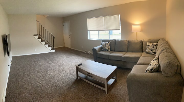 Spacious 2 Bedroom Townhome - Cromwell Place 1 - Canal Park - Akron