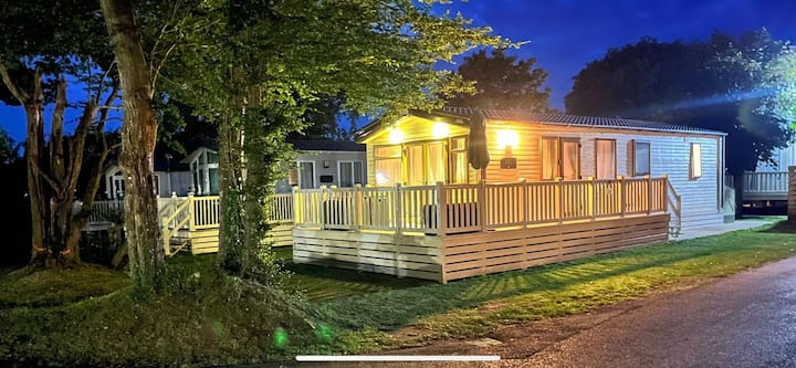 New Forest 5* Luxury On 5* Site, Dog Friendly - Barton on Sea