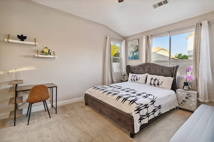 | Elegant Modern Home | 4bd/2.5ba In Palmdale - パームデール, CA