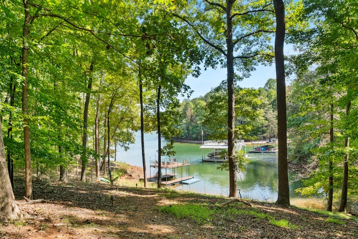 Waterfront 2 Bedroom Cabin With Indoor Fireplace And Private Dock - Cumming, GA
