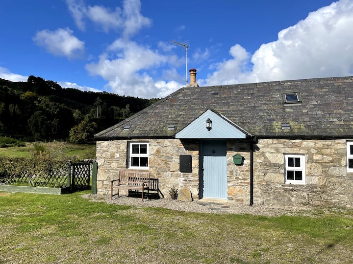 Design Led Cottage With Wood Burner - Dunkeld - Pitlochry