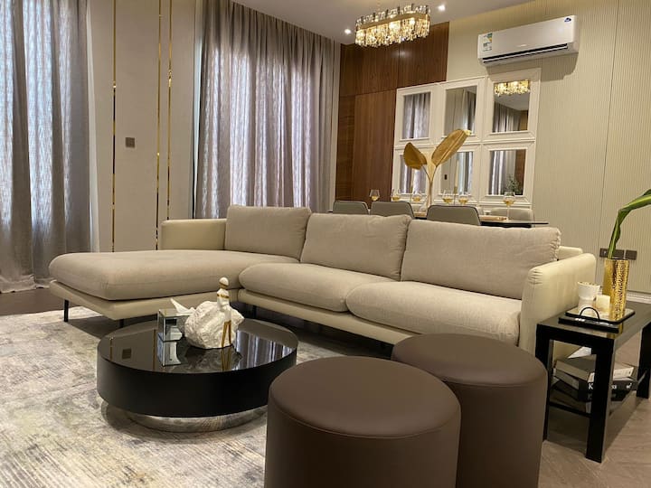 Luxurious 2-bedroom Flat With Relaxation Space - Riyadh King Khalid Airport (RUH)