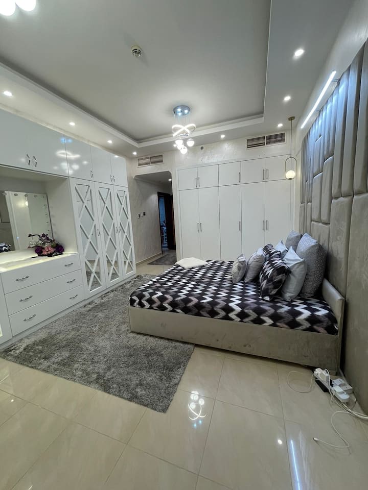 Luxury 1 Bedroom Room And Hall On - Charjah