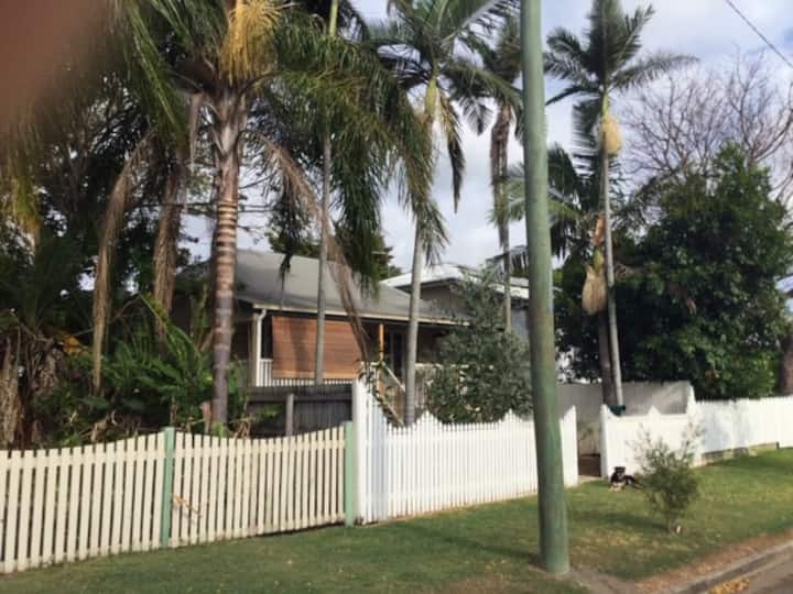 2 Bed Heritage Cottage W Front And Rear Access. - Woodstock, Australia