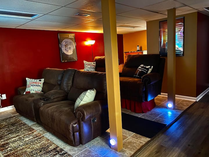 Home Theatre W/warm Southern Comfort - Clarksville, TN
