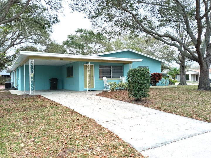 4 Bed 3 Bath Close To Gulf Beaches - Clearwater, FL