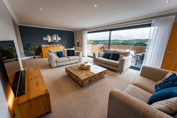 Luxury 4 Bedroom Home With Panoramic Views - Yorkshire Sculpture Park