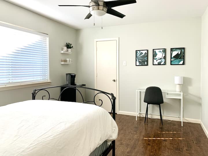 Modern & Comfy Dfw Stay - Irving, TX