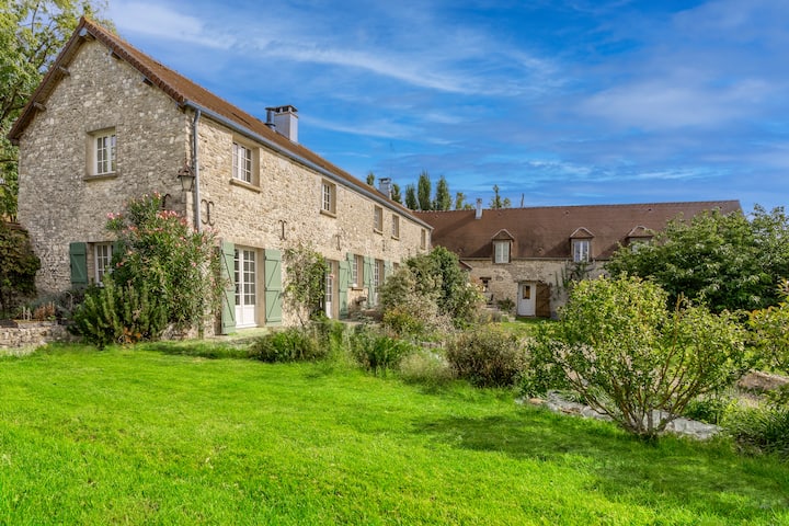 Maison De Campagne Chaleureuse Avec Piscine - Château de Thoiry