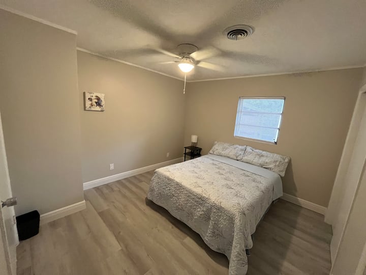 D2 Room In Shared House Lakeland - Lakeland, FL