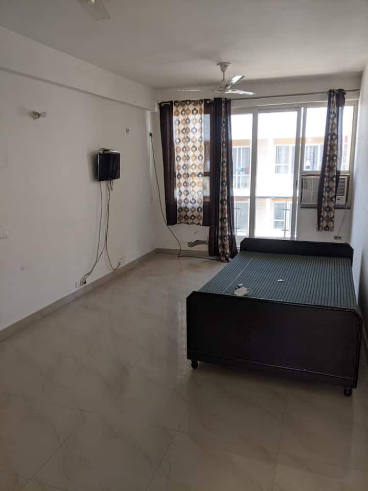 Lovely 2 Bedroom Flat With Free Parking - Behror