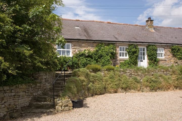 Spacious Stone Cottage For 6 On Hadrian's Wall - Featherstone Castle