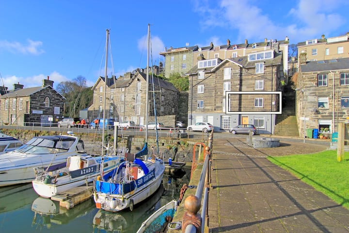 Harbour Station View - 2 Bedroom Apartment - Harlech