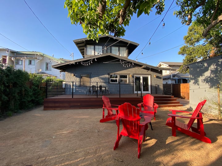 Cheerful Craftsman Home With 5 Bedrooms - Vermont Square - Los Angeles