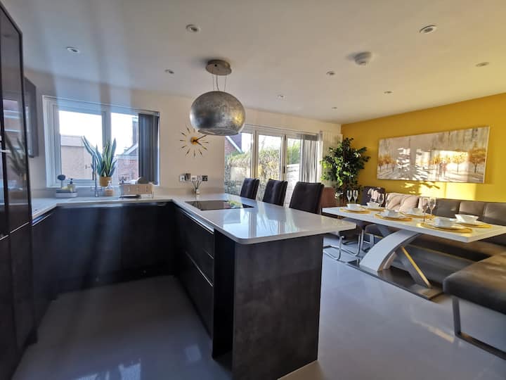 Super Modern & Clean 2 Bedroom House In Luton - Luton