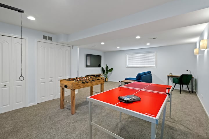 Game Room /King Bed /High-speed Wi-fi /Deck /Fire Pit - Barrington, IL