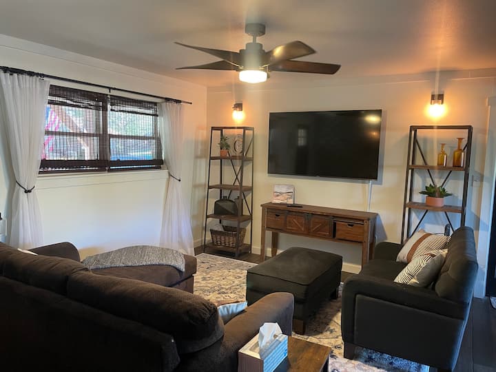 Cozy 3 Bedroom Home & Garage - Springdale, AR
