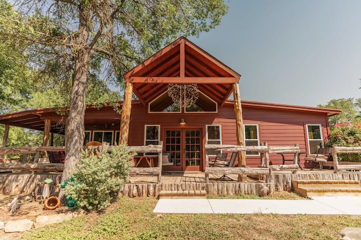 Amazing Log Home On 4 Acres - Granbury, TX