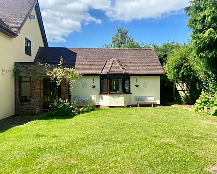 Self-catering Cottage On The Common - Leominster