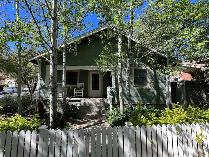 Historic Downtown Cottage With Beautiful Courtyard - Flagstaff, AZ