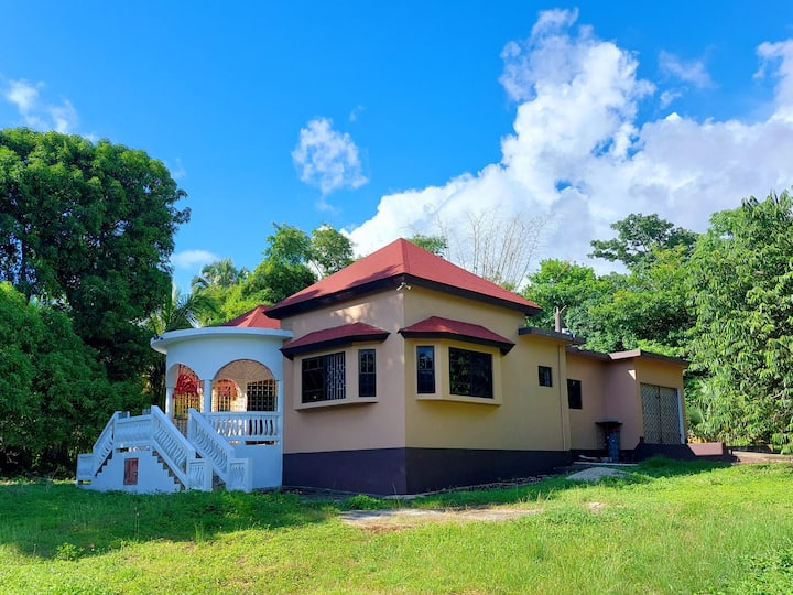The Happy Retreat Villa In Belmont, Jamaica. - 케이브