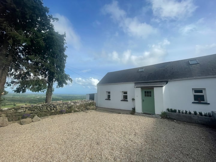 Glenogue Farm
18th Century Farmhouse - Irlande