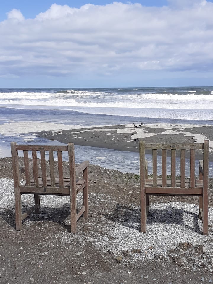 Penguins Retreat Price For First 4 Guests - Hokitika