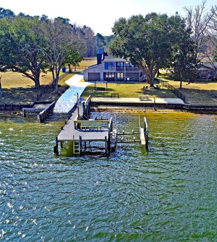 Family Friendly Lakefront Home With Boat Ramp - Lake Marion, SC
